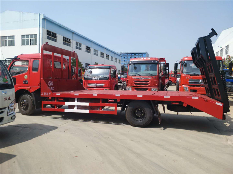 東風(fēng)多利卡D8單橋平板運輸車