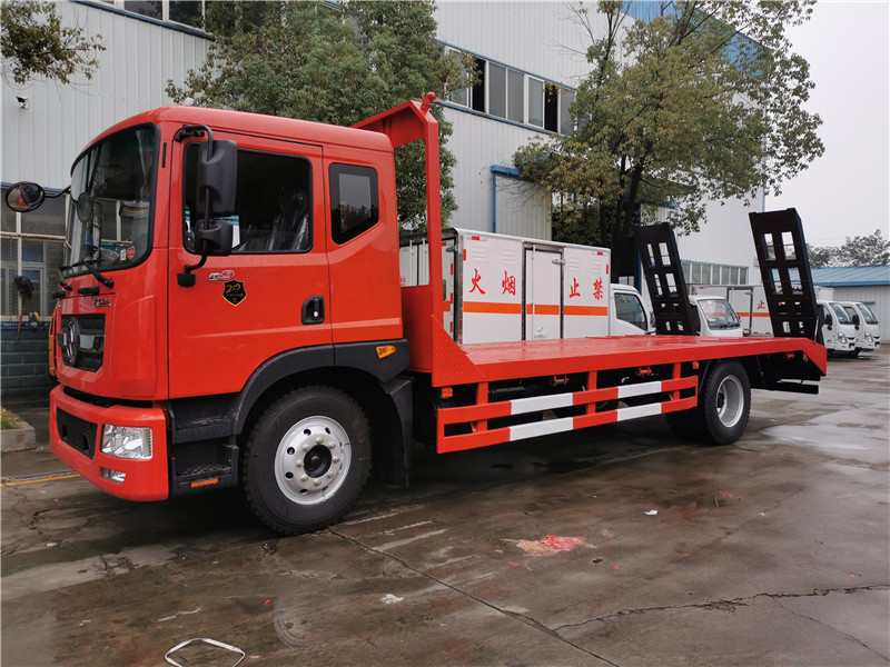 東風(fēng)多利卡D9單橋平板運輸車