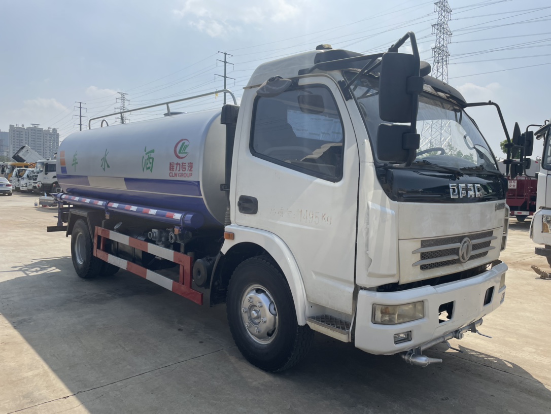  1??車型：10方灑水車 2??年份：2016年11月 3??發(fā)動(dòng)機(jī)：朝柴140馬力，國(guó)四 4??底盤配置：東風(fēng)多利卡，3800軸距，六檔變速箱， 5??上裝